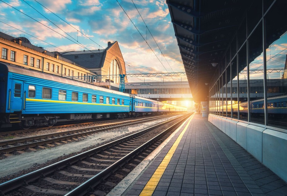 Авария на железной дороге - сошел с рельсов поезд Рахов-Киев - фото 1