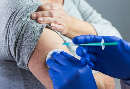 Третя доза вакцини CoronaVac: у Китаї вчені нове дослідження