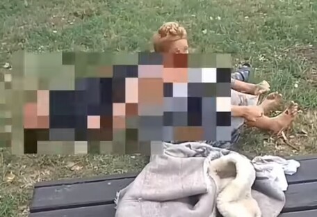 Пара занялась сексом в киевском парке, но их выгнали охранники (видео)