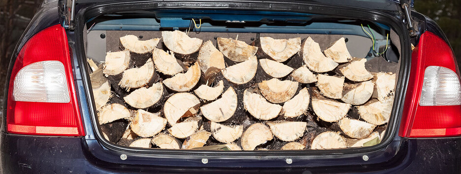 У Києві копи зупинили машину з людиною в багажнику (відео)