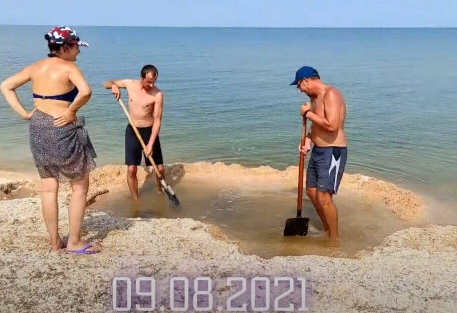 Медузи в Азовському морі - туристи вирили басейн на Арабатській стрілці - відео - фото 1