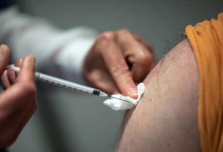 Обнаружены новые побочные эффекты от вакцин Pfizer и Moderna 