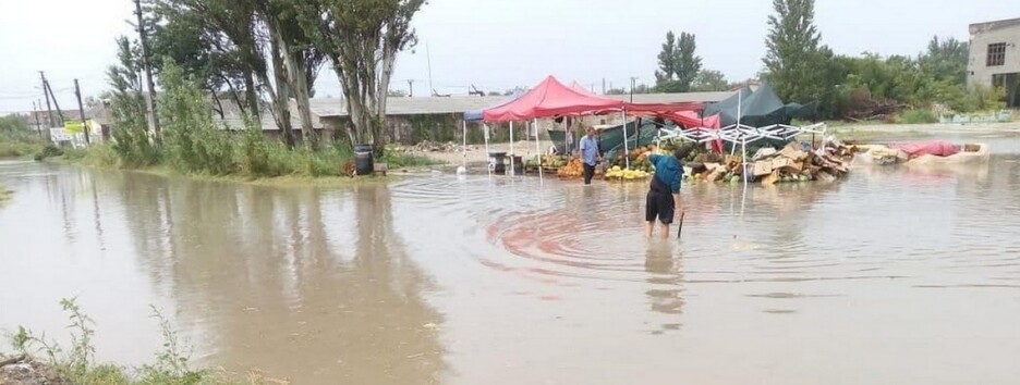 Керчь вновь затопило: центр города перекрыт (видео)