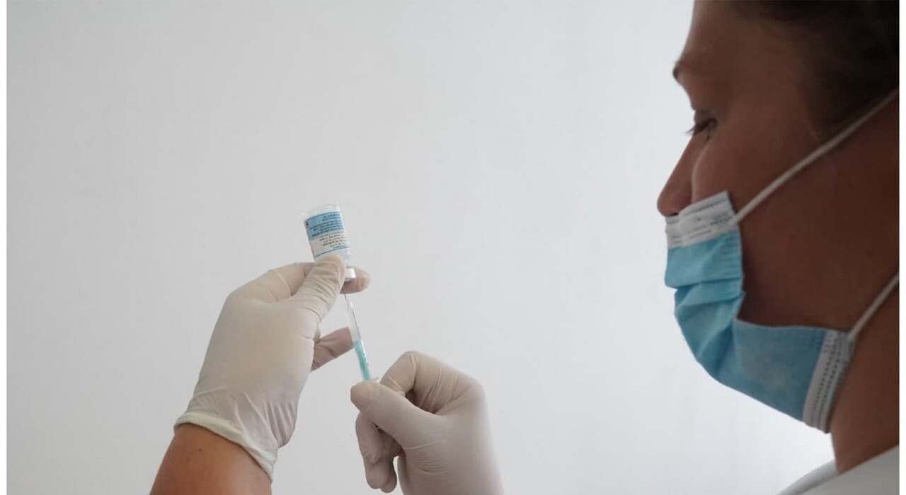 Новое исследование показало, сколько защищает вакцина Moderna фото