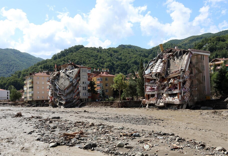 Наводнения в Турции - сообщают о десятках погибших на черноморском побережье - видео - фото 1