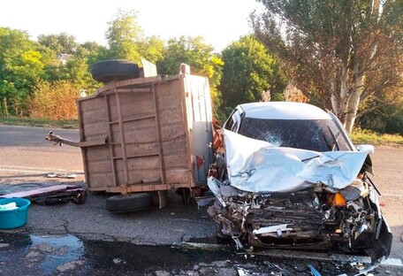Смертельное ДТП в Николаевской области: столкнулись две легковушки и грузовик (фото)