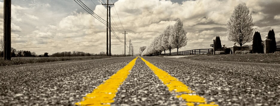 Бігав дорогою : у Києві автомобіль на смерть збив чоловіка (фото)