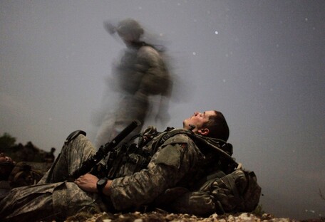Двадцять років війни в Афганістані показали у фотографіях, які стали історією