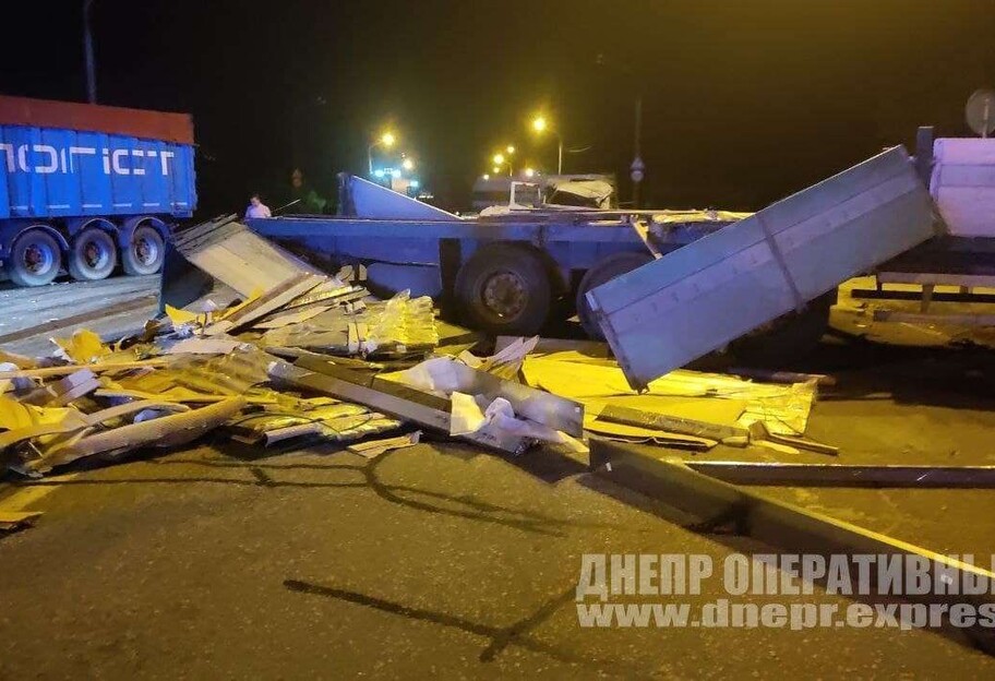 Смертельное ДТП под Днепром - столкнулись грузовики, фото - фото 1