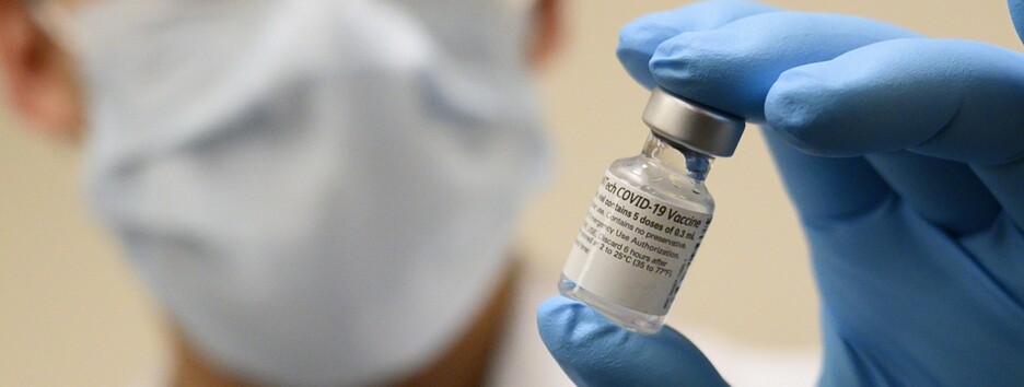 Американців почнуть вакцинувати третьою дозою: у ВООЗ обурені