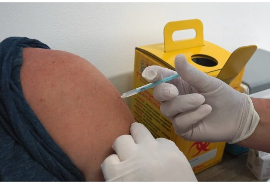 Ефективність Pfizer - вчені виявили зниження захисту вакцини  - фото 1