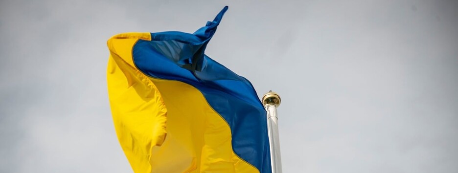 Виден и оккупантам: на Донбассе подняли огромный флаг Украины (фото)