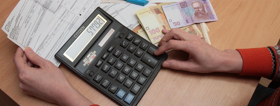 Українцям блокуватимуть банківські картки за борги по комуналці: що треба знати