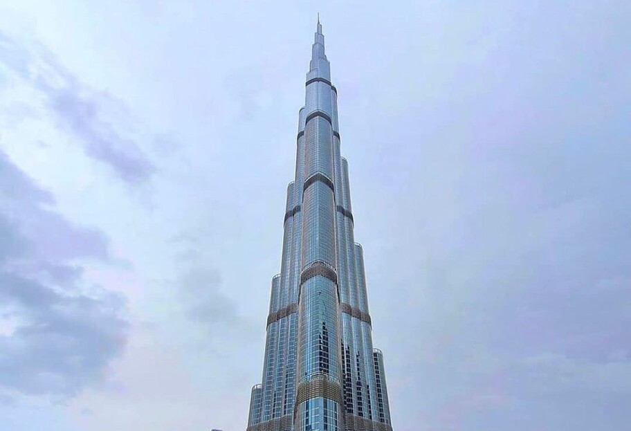 Бурдж Халифа в Дубае подсветили в цвета украинского флага - видео - фото 1