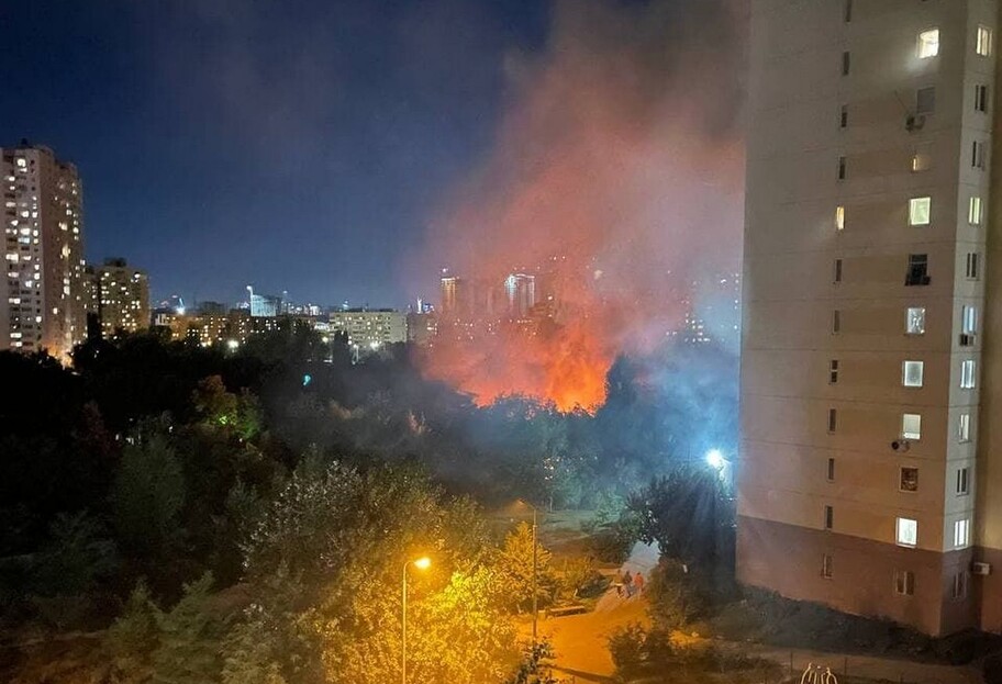 В Киеве на улице Григоренко горел частный дом - видео  - фото 1