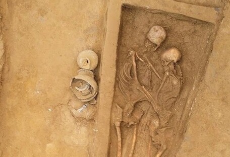 В Китае нашли могилу с обнимающимися влюбленными: ей более 1500 лет (фото)