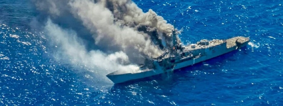 Розколовся і пішов на дно: США знищили власний фрегат (відео)