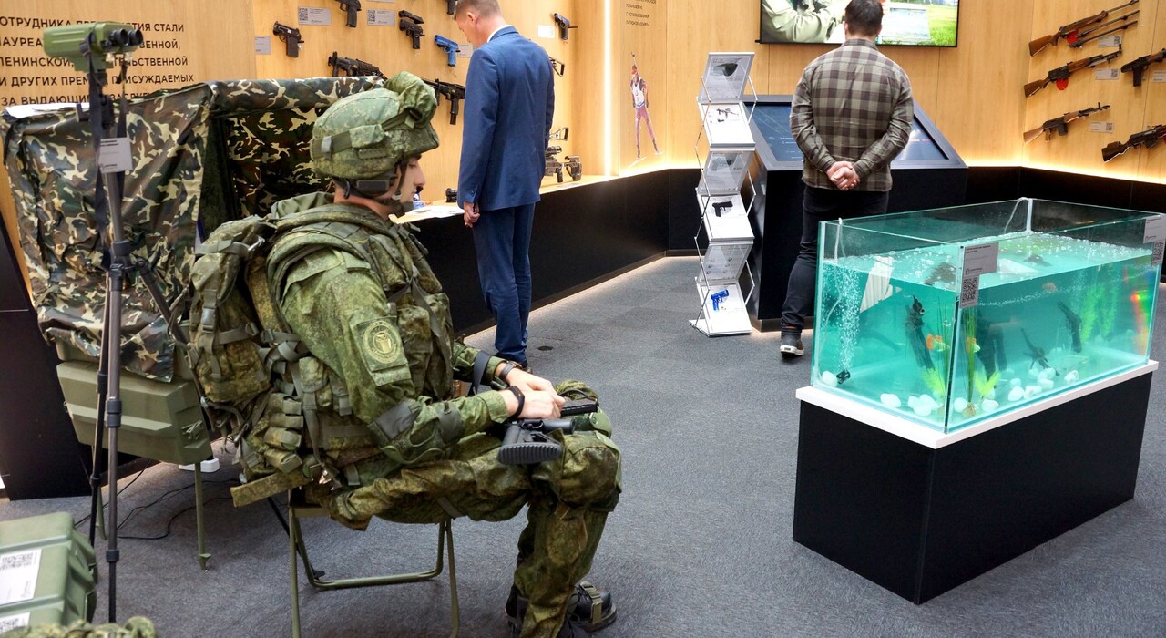 Соцмережі висміяли "екзоскелет майбутнього" для російських військових (відео) фото