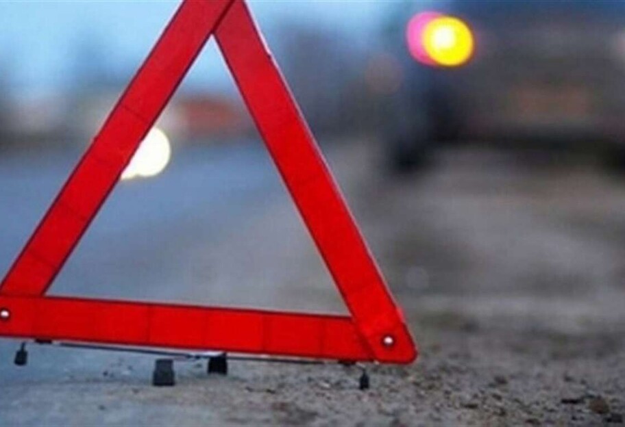 Водій легкового авто в Дніпрі збив молоду пару прямо на пішохідному переході - фото 1