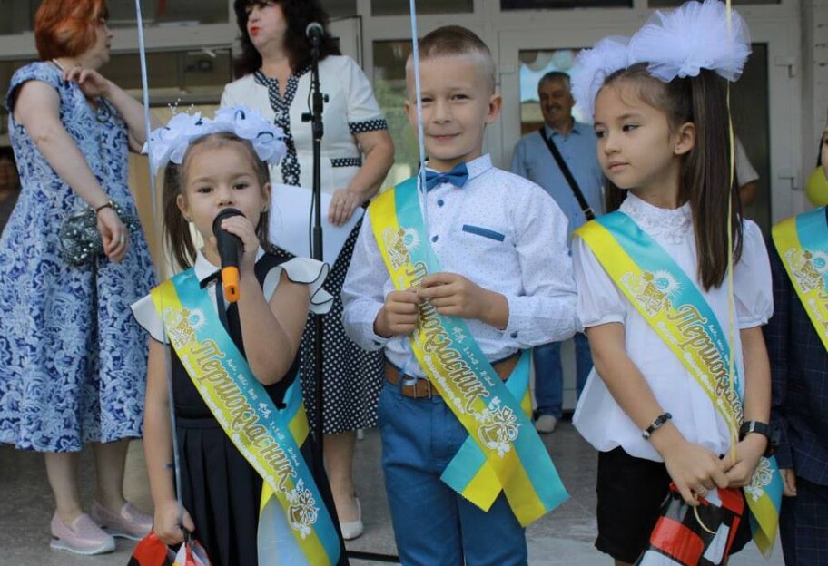 Як пройшло 1 вересня в українських школах - милі фото і відео - фото 1