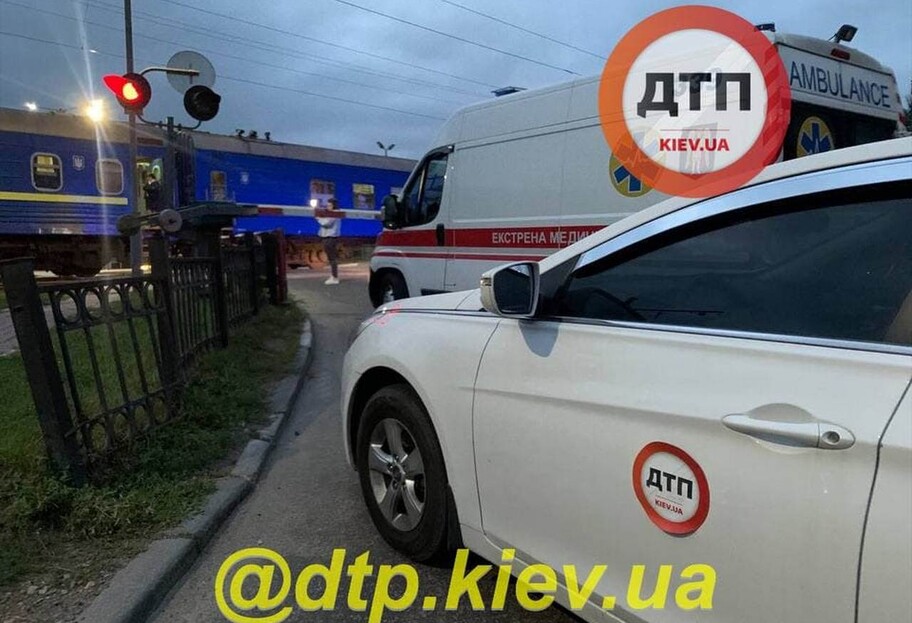 В Киеве поезд сбил человека - мужчина погиб на месте  - фото 1