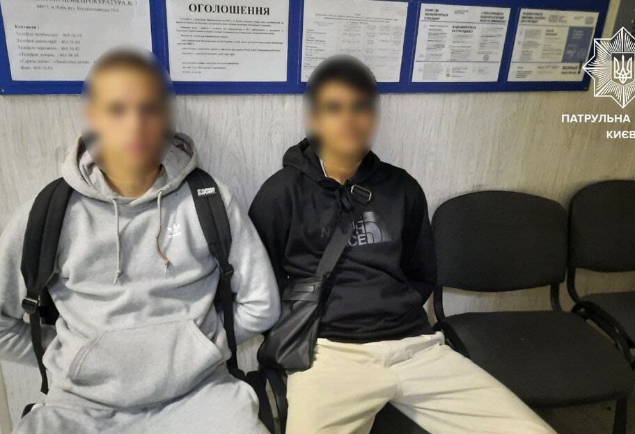 В Киеве избили и ограбили иностранца – задержаны трое парней – фото - фото 1