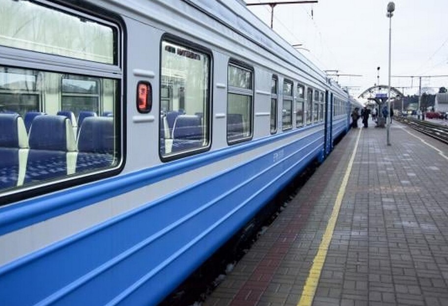 Отмена электричек в Киеве – станции и поезда переполнены – видео - фото 1