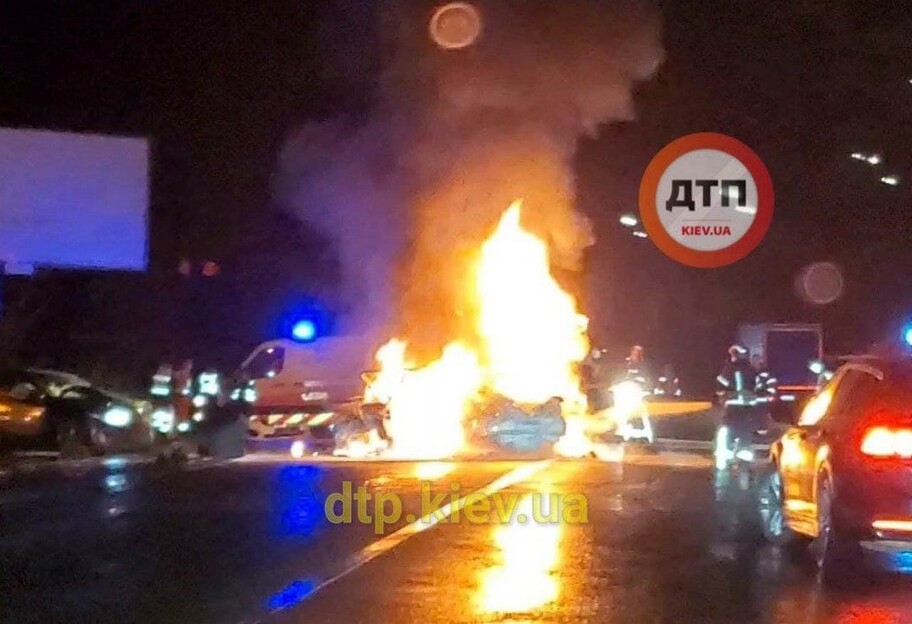 ДТП в Киеве - водитель сгорел заживо в машине  - фото 1
