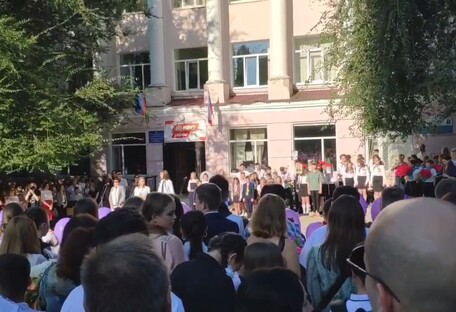 Іншого життя не знають: в Донецьку в перший клас пішли діти війни