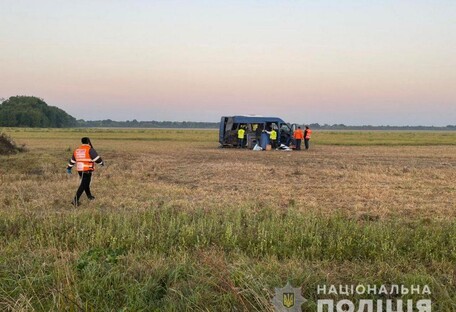 В Киевской области в ДТП попал микроавтобус с хасидами: погиб гражданин Израиля (фото)