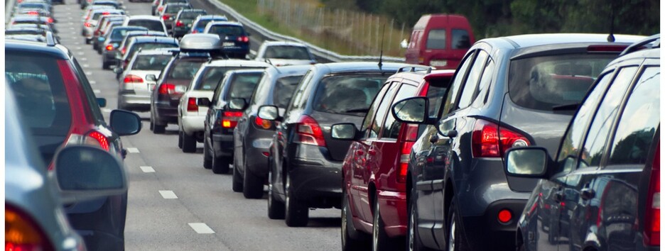 Киев замер в километровых пробках: видео 