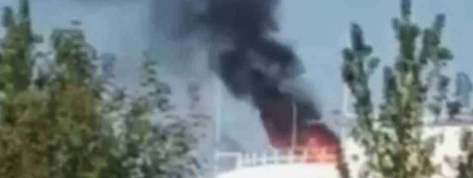 В окупованому Донецьку на нафтобазі стався вибух (відео)