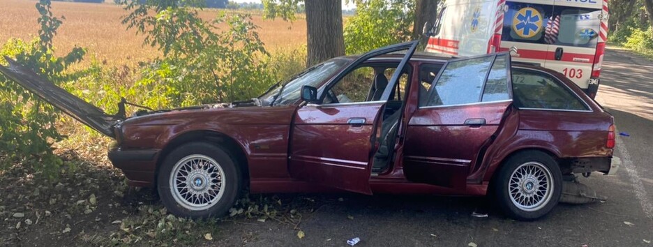 Пьяное ДТП в Киевской области: BMW влетел в дерево, погибла женщина (фото)