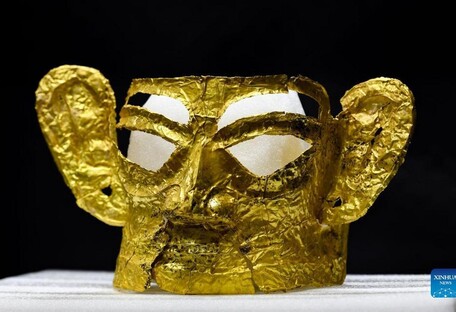 У Китаї вперше покажуть стародавню золоту маску: їй більше 3 тисяч років (фото)