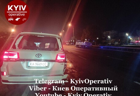 В Киеве пьяный работник СТО влетел на Toyota клиента в отбойник (фото)