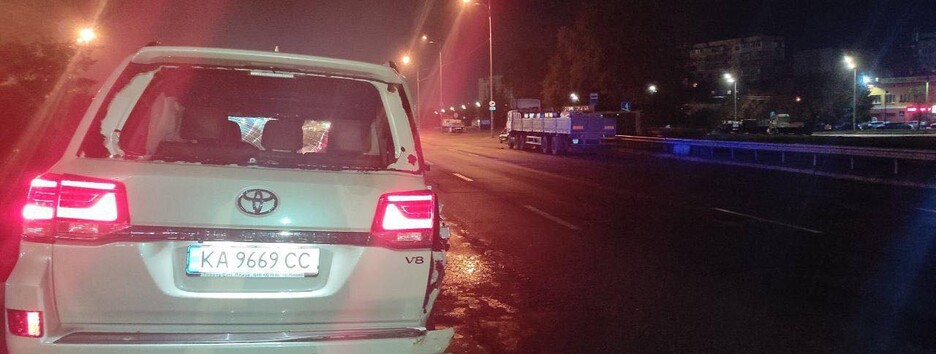 В Киеве пьяный работник СТО влетел на Toyota клиента в отбойник (фото)