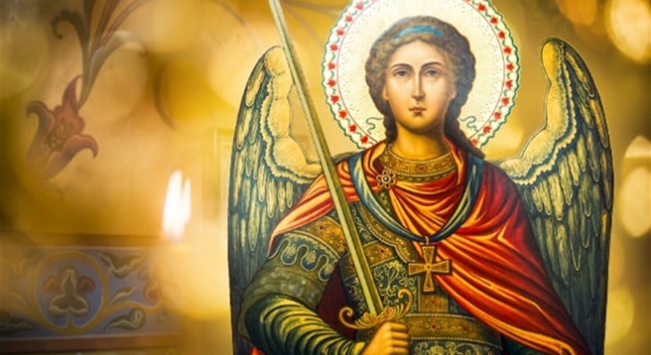 Сильная молитва архангелу Михаилу: сбережет от несчастий фото
