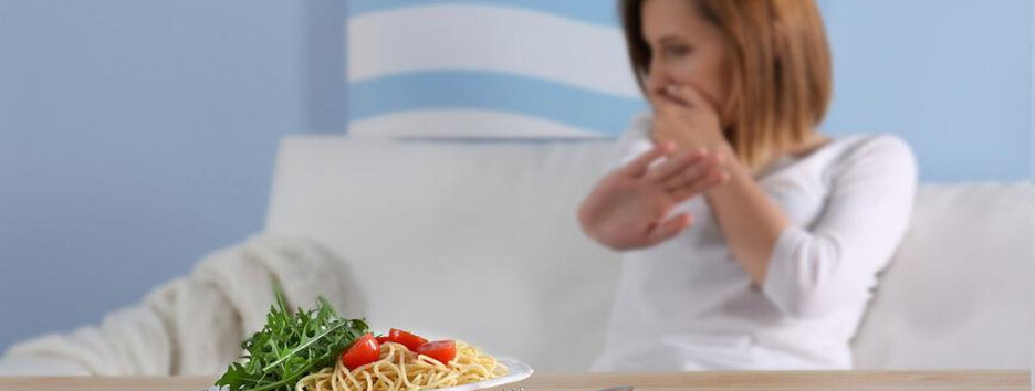 Кисло в роті після їжі: дієтолог назвала причини