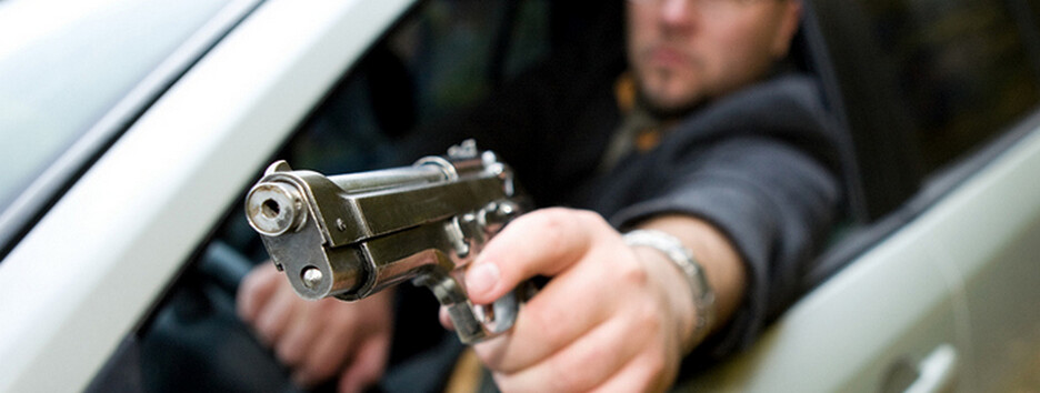 В Черновцах водитель обстрелял машину с детьми 