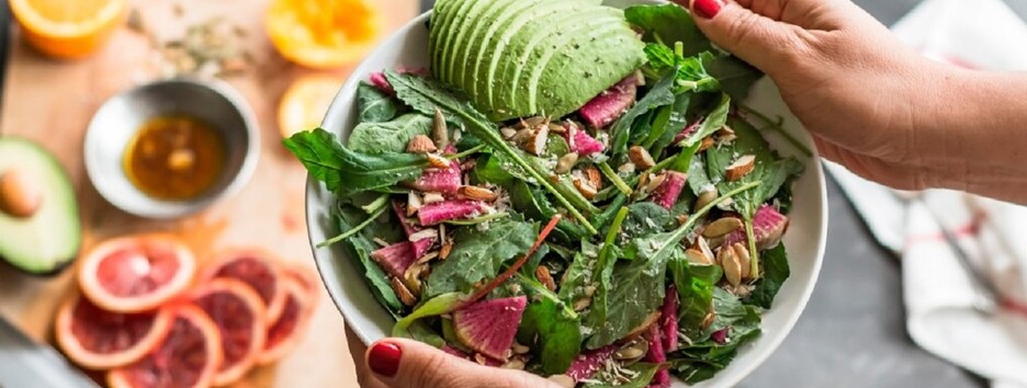 Злаки, два ківі в день і тепла вода: лікар розповіла про харчування з настанням холодів