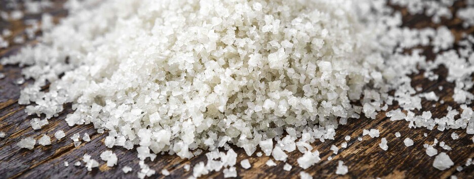 Сіль чи її замінники: вчені дали відповідь, що шкідливіше
