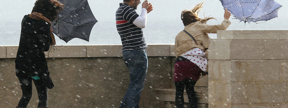 Потепление испортят дожди и сильный ветер: прогноз на пятницу и выходные