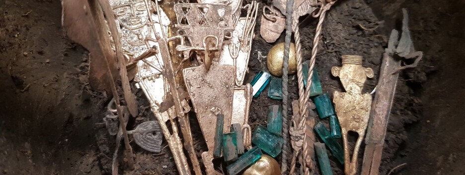 Кувшин с изумрудами и древними фигурками нашли в Колумбии (фото)