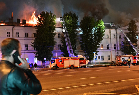 У центрі Москви загорілися казарми військового університету Міноборони РФ (відео)