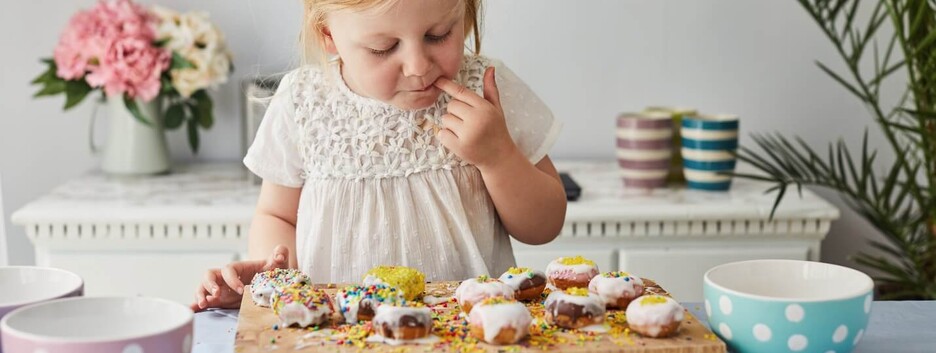 Чи можна дітям повністю забороняти солодощі: відповідь Комаровського