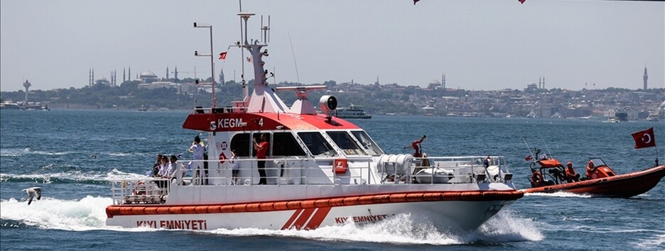 Другий інцидент за добу: на Босфорі зіткнулися кораблі Росії і Туреччини