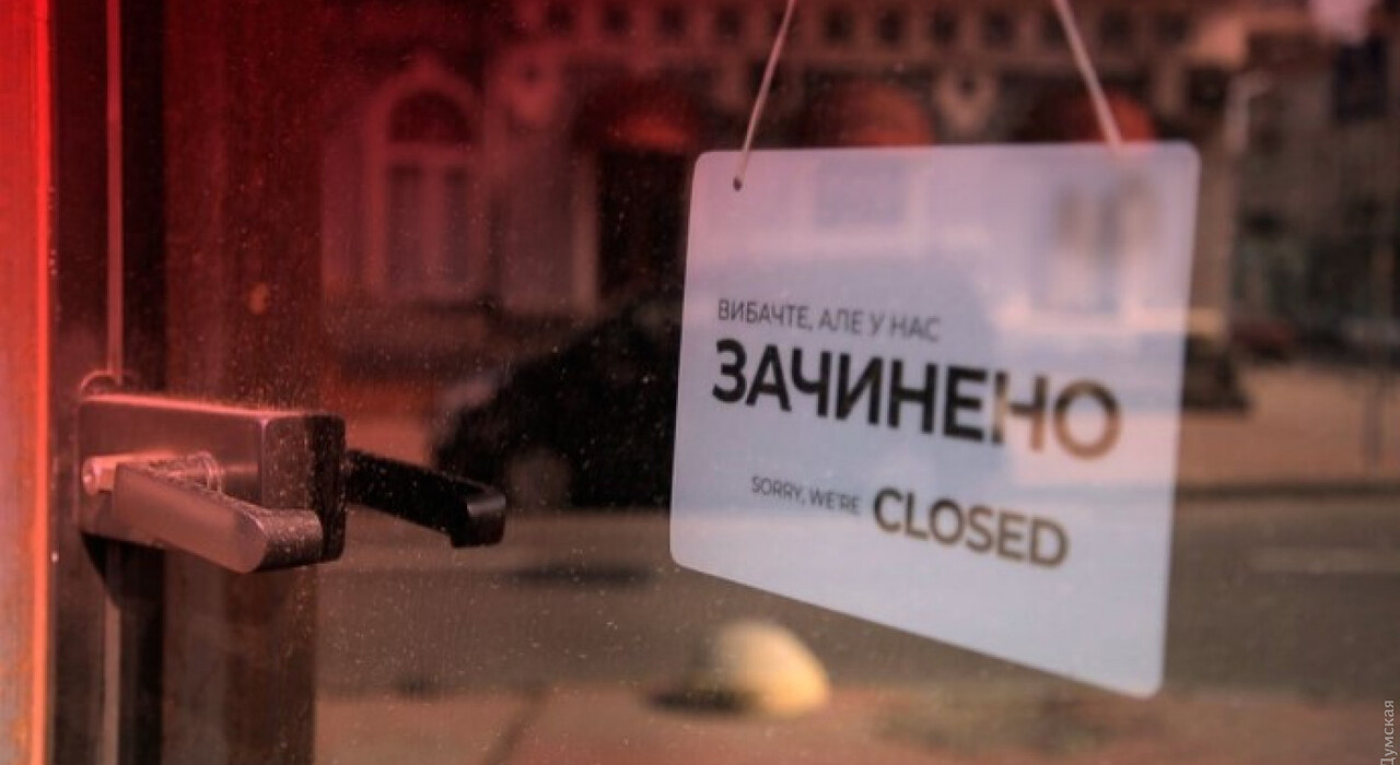 Уже у жовтні: інфекціоніст оцінив терміни введення в Україні повного локдауну фото
