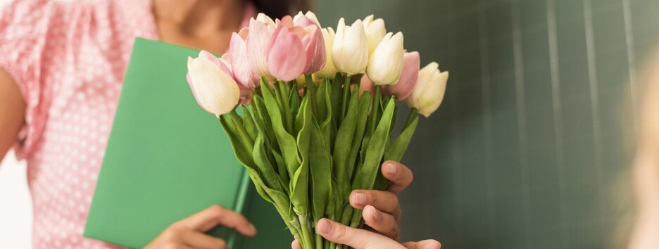 День вчителя: коли і як найкраще привітати улюблених педагогів