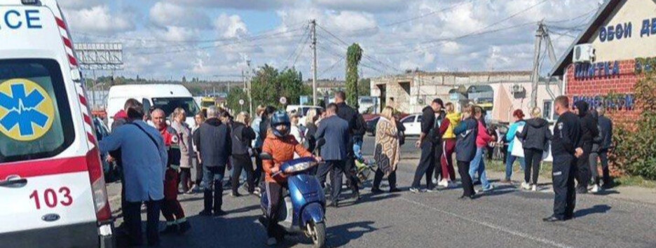 Незадоволені закриттям шкіл: батьки перекрили міжнародну трасу