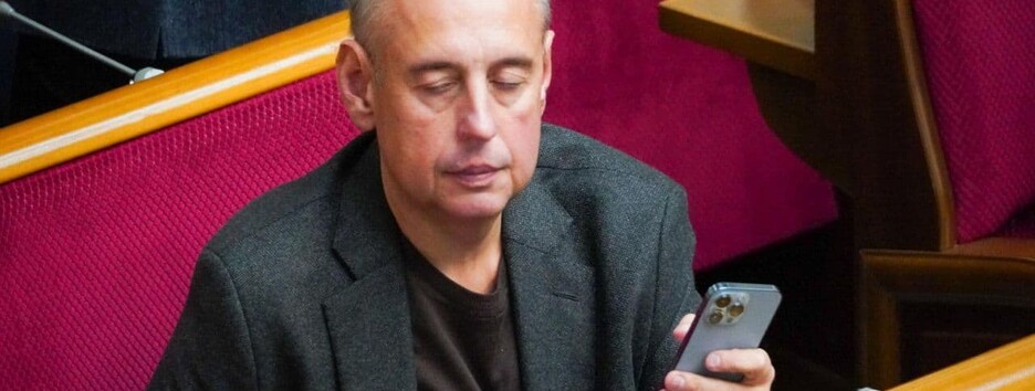 Нардеп купил новый iPhone, которых официально нет в Украине (фото)